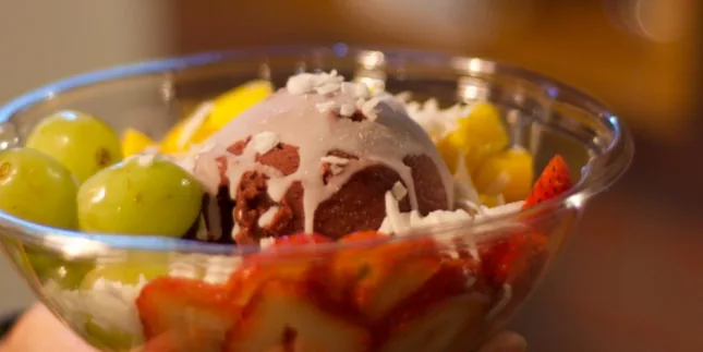 Açaí bowl con frutas