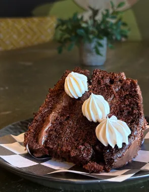 Un postre de chocolate
