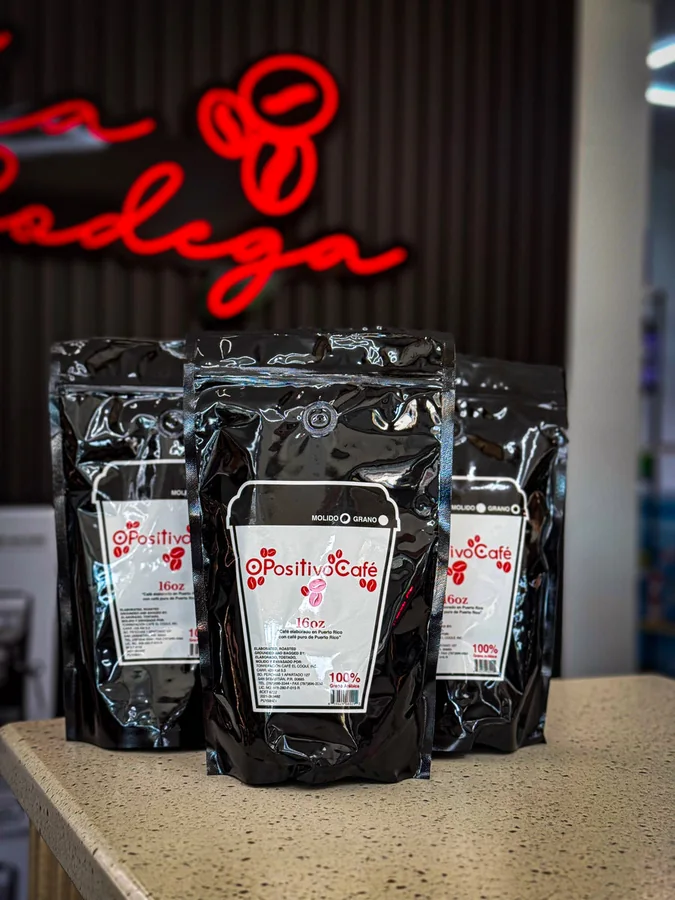 Tres bolsas negras de Café O Positivo en La Bodega